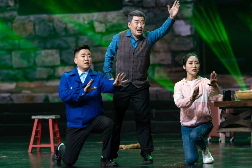 现代小戏《回村》