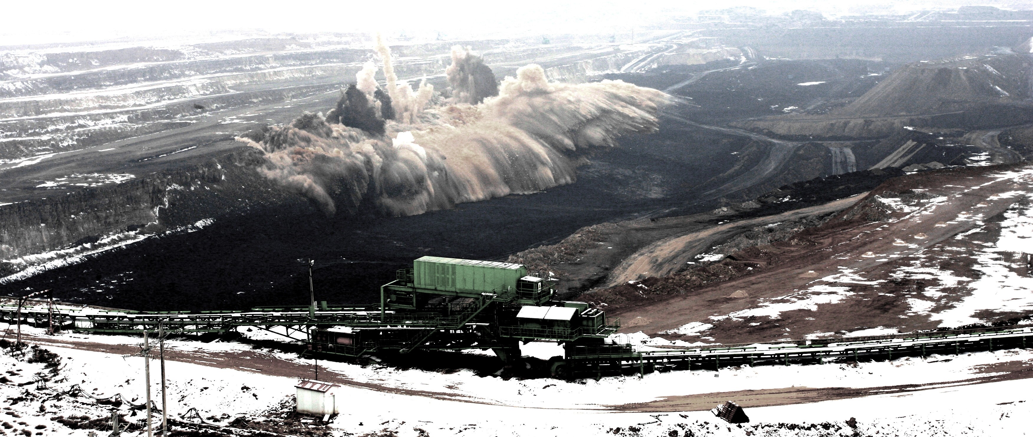 《中国矿山抛掷第一爆》