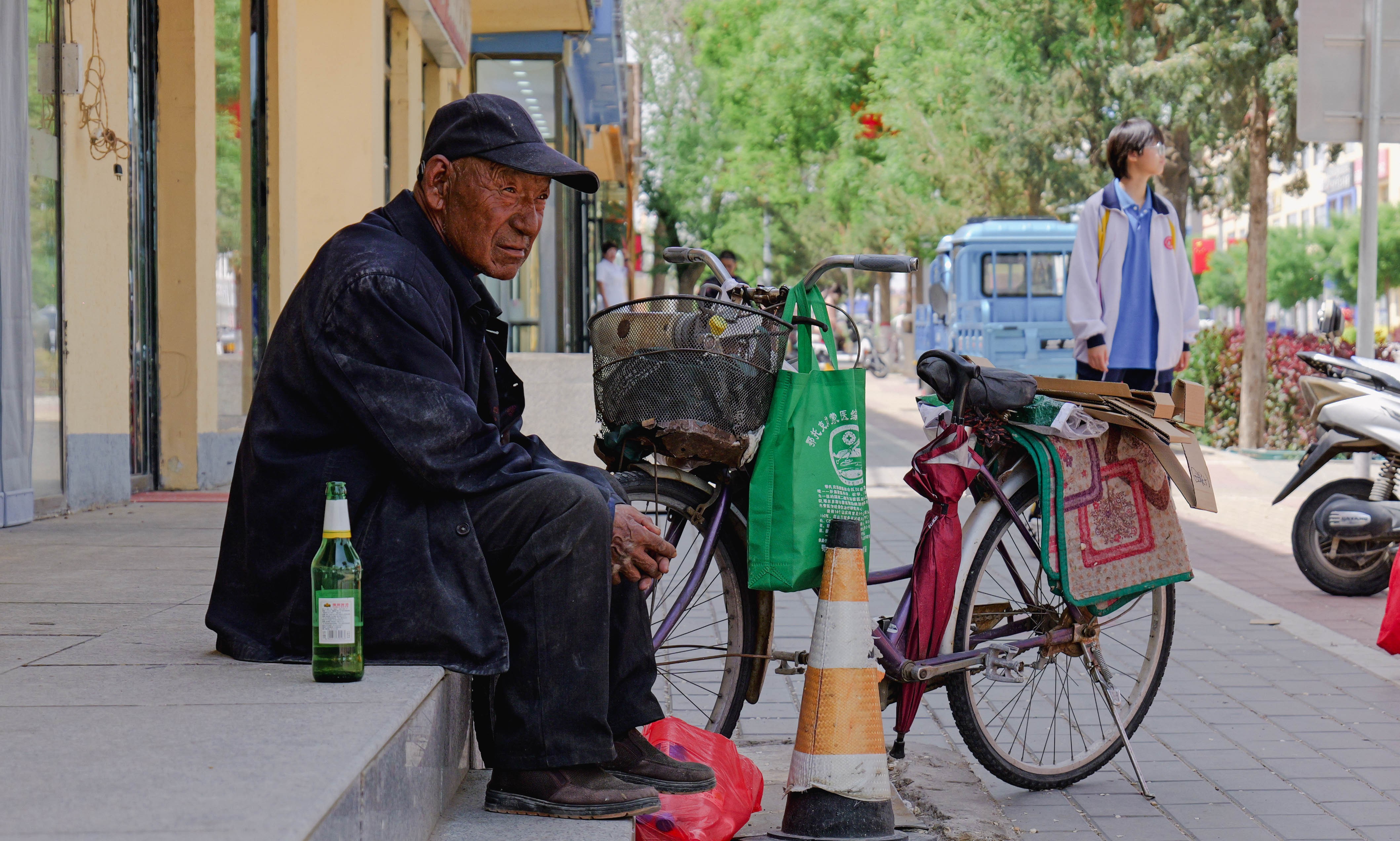 爱喝啤酒的大爷